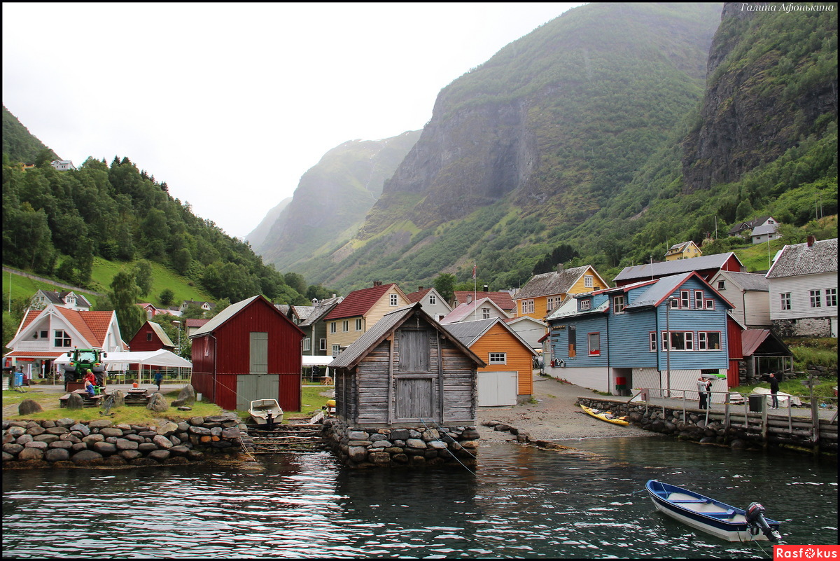 Маленький норвежский городок Флом в долине Фломсдален.