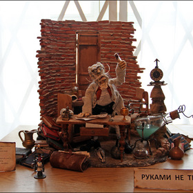 Минск. Выставка авторских кукол Сергея Дроздова.